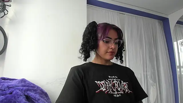 Snapshot of witchviolet chatting on March 2025 09:34:01 PM witchviolet online show from March 2025 09:34:01 PM