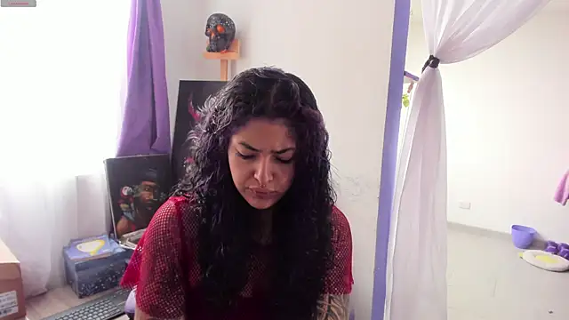 Snapshot of witchviolet chatting on September 2025 01:11:02 PM witchviolet online show from September 2025 01:11:02 PM