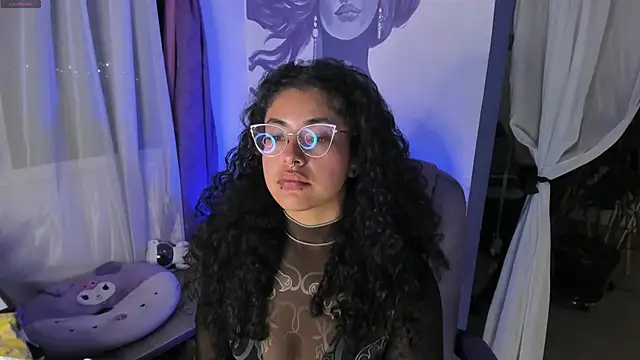 Snapshot of witchviolet chatting on November 2025 02:13:02 AM witchviolet online show from November 2025 02:13:02 AM