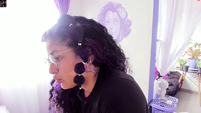 Snapshot of witchviolet chatting on November 2025 07:35:01 PM witchviolet online show from November 2025 07:35:01 PM