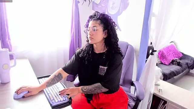 Snapshot of witchviolet chatting on November 2025 03:30:02 PM witchviolet online show from November 2025 03:30:02 PM