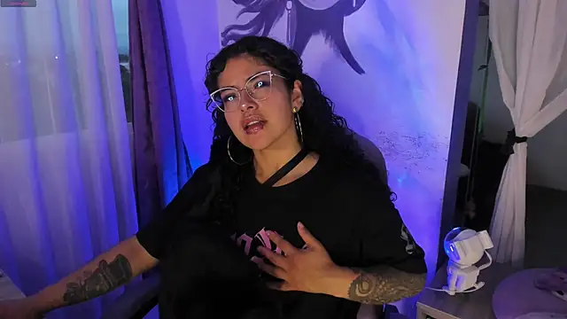 Snapshot of witchviolet chatting on November 2025 10:45:02 PM witchviolet online show from November 2025 10:45:02 PM