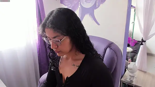 Snapshot of witchviolet chatting on December 2025 03:39:02 PM witchviolet online show from December 2025 03:39:02 PM