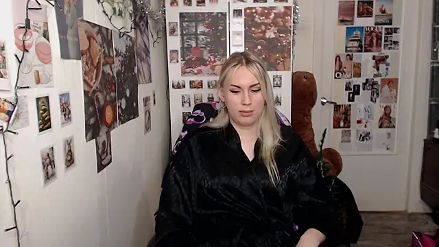 Snapshot of CapriScorpion chatting on December 2024 08:56:01 AM CapriScorpion online show from December 2024 08:56:01 AM