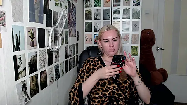 CapriScorpion online show from October 2025 01:04:02 PM