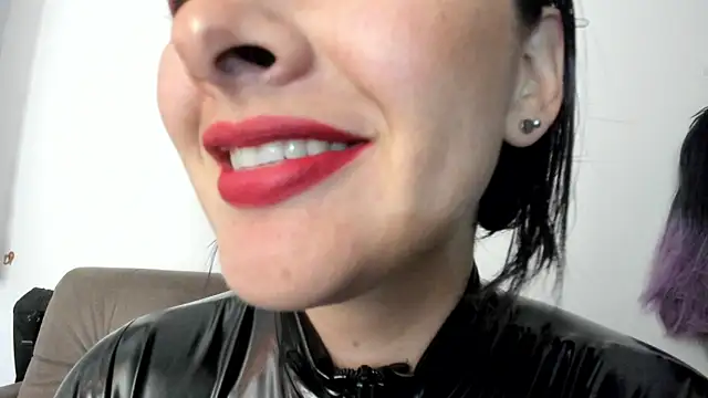 queen fetish online show from January 2025 11:15:01 PM