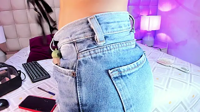 Snapshot of AnneDixie chatting on March 2025 03:05:02 AM AnneDixie online show from March 2025 03:05:02 AM