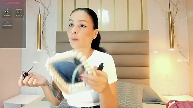 Snapshot of AnneDixie chatting on September 2025 03:05:01 AM AnneDixie online show from September 2025 03:05:01 AM