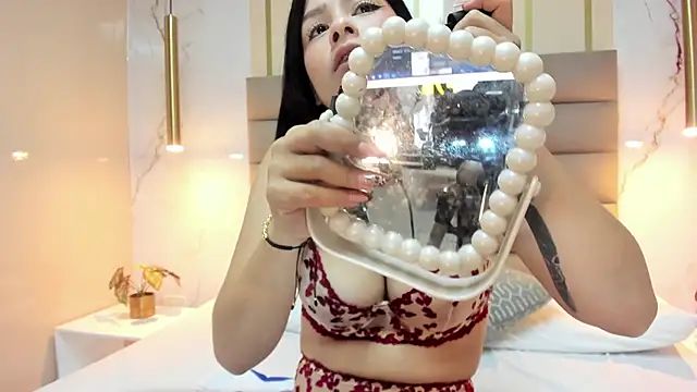 Snapshot of AnneDixie chatting on October 2025 03:04:01 AM AnneDixie online show from October 2025 03:04:01 AM