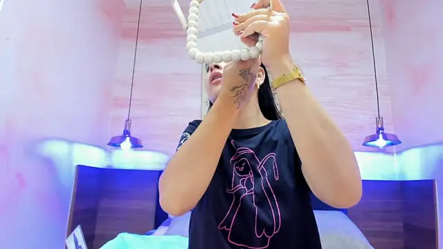 Snapshot of AnneDixie chatting on November 2025 03:05:02 AM AnneDixie online show from November 2025 03:05:02 AM