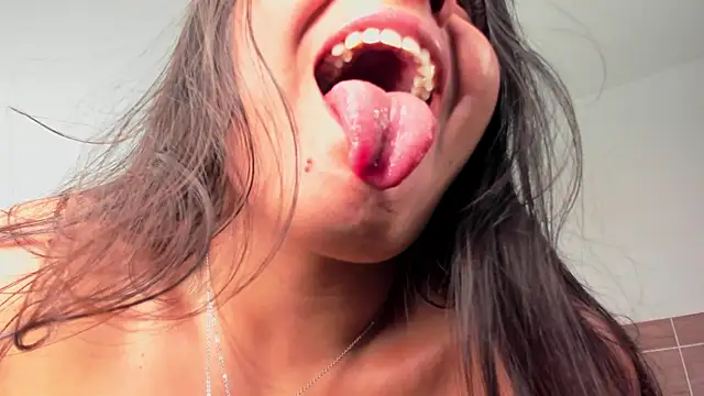 Snapshot of miaa_daniels chatting on March 2025 01:10:02 AM miaa daniels online show from March 2025 01:10:02 AM