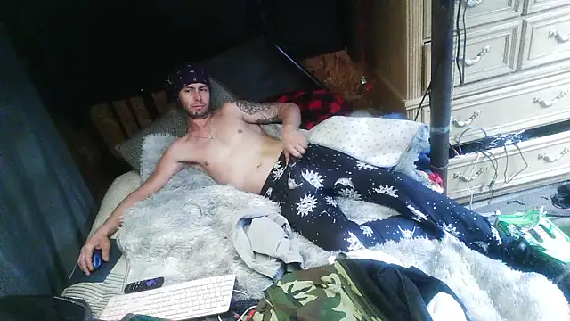 Snapshot of cdressupdiva chatting on December 2024 02:19:02 AM cdressupdiva online show from December 2024 02:19:02 AM