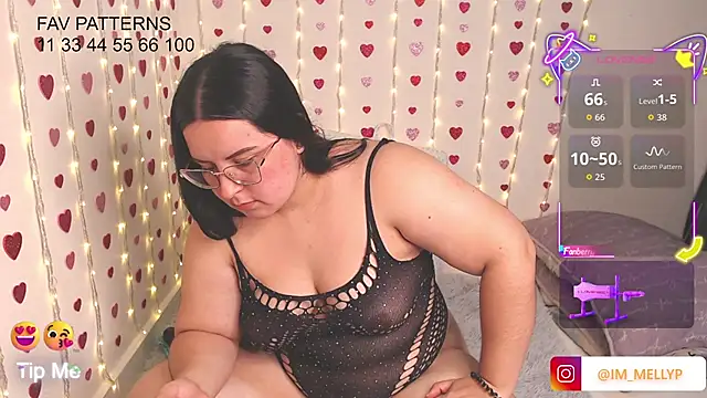 Snapshot of Mellyparker_ chatting on April 2026 03:24:01 PM Mellyparker online show from April 2026 03:24:01 PM