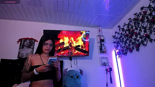 Alaia Asuka online show from September 2025 12:36:02 AM