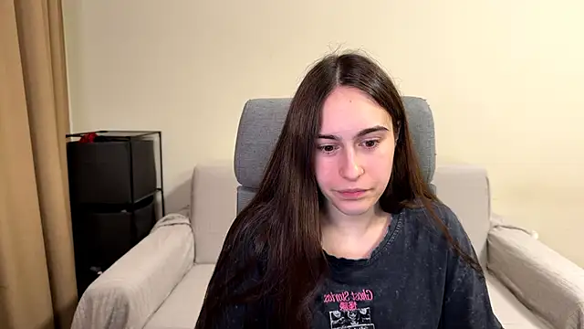 Snapshot of AliceKolltt chatting on June 2026 08:35:01 PM AliceKolltt online show from June 2026 08:35:01 PM