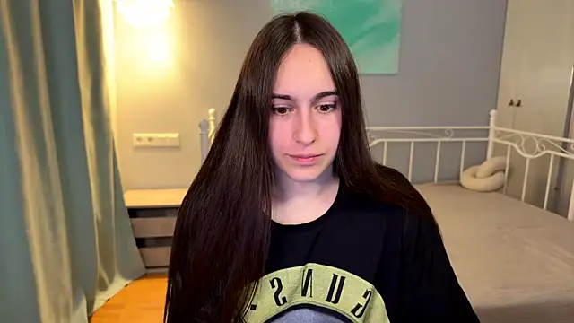 Snapshot of AliceKolltt chatting on June 2026 08:33:01 PM AliceKolltt online show from June 2026 08:33:01 PM