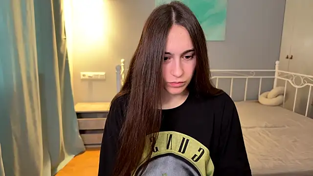 Snapshot of AliceKolltt chatting on June 2026 01:43:01 PM AliceKolltt online show from June 2026 01:43:01 PM