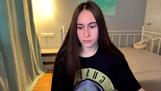 Snapshot of AliceKolltt chatting on June 2026 12:42:01 PM AliceKolltt online show from June 2026 12:42:01 PM