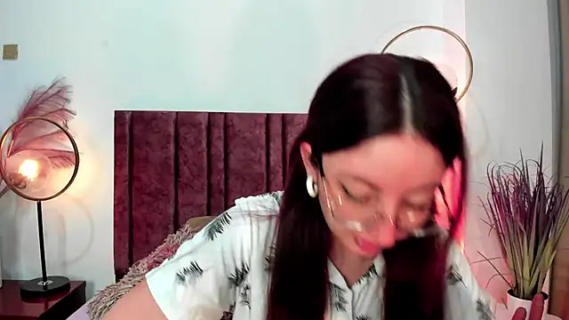 Snapshot of Emilywatsonn chatting on February 2025 11:45:02 AM Emilywatsonn online show from February 2025 11:45:02 AM