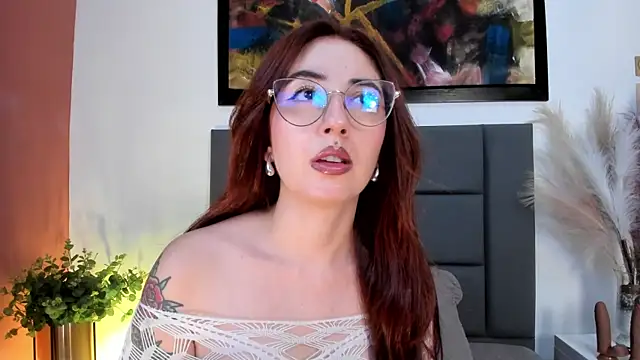 Snapshot of Emilywatsonn chatting on October 2025 12:43:02 AM Emilywatsonn online show from October 2025 12:43:02 AM