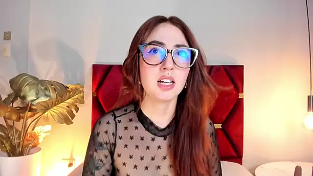 Snapshot of Emilywatsonn chatting on October 2025 10:00:02 PM Emilywatsonn online show from October 2025 10:00:02 PM