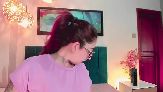 Snapshot of Emilywatsonn chatting on November 2025 08:05:01 PM Emilywatsonn online show from November 2025 08:05:01 PM