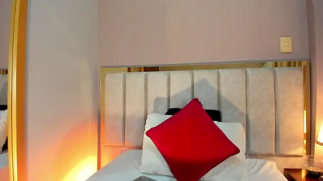 Snapshot of Emilywatsonn chatting on November 2025 12:21:02 AM Emilywatsonn online show from November 2025 12:21:02 AM