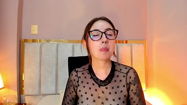 Snapshot of Emilywatsonn chatting on November 2025 12:24:01 AM Emilywatsonn online show from November 2025 12:24:01 AM