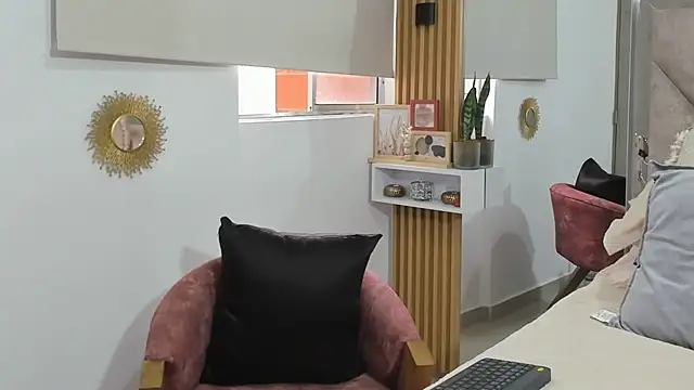 EmilyPeytonn online show from December 2025 12:36:02 PM