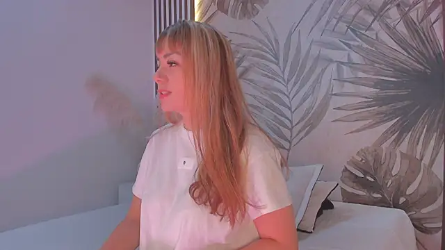 Snapshot of Samaantha-White chatting on October 2025 11:36:01 AM Samaantha-White online show from October 2025 11:36:01 AM