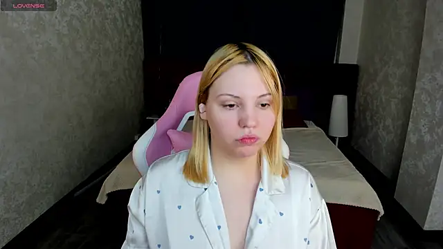 Stacy Luv online show from November 2025 09:02:02 AM