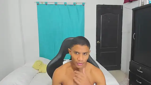 Snapshot of corzoethan chatting on October 2025 11:36:01 PM corzoethan online show from October 2025 11:36:01 PM