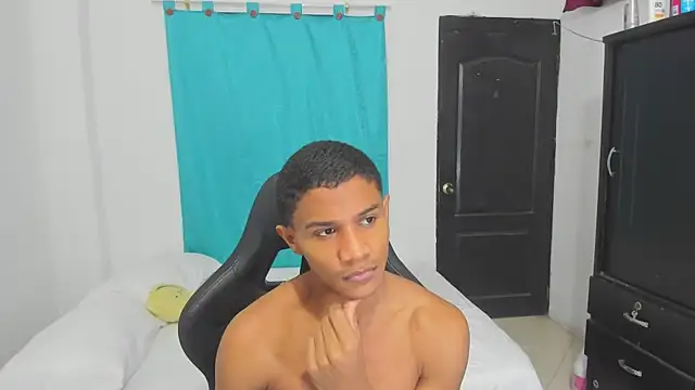 Snapshot of corzoethan chatting on October 2025 11:38:01 PM corzoethan online show from October 2025 11:38:01 PM