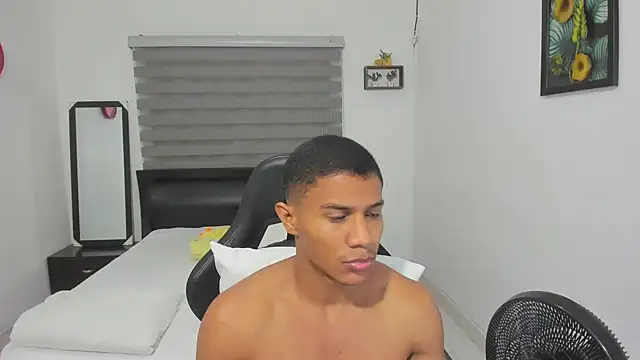 Snapshot of corzoethan chatting on November 2025 10:54:02 PM corzoethan online show from November 2025 10:54:02 PM