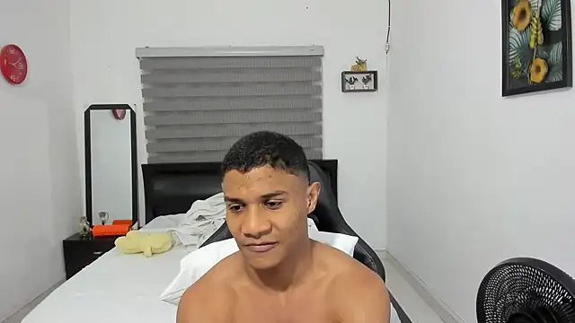 Snapshot of corzoethan chatting on November 2025 11:16:02 PM corzoethan online show from November 2025 11:16:02 PM