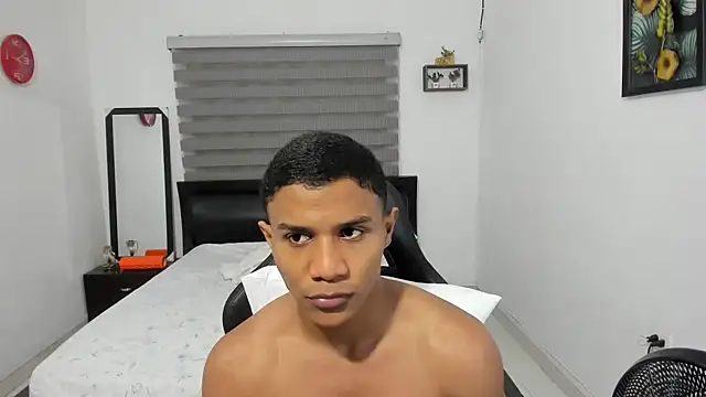 Snapshot of corzoethan chatting on November 2025 11:28:01 PM corzoethan online show from November 2025 11:28:01 PM