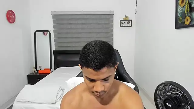 Snapshot of corzoethan chatting on December 2025 05:01:01 AM corzoethan online show from December 2025 05:01:01 AM