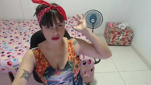 Aliciaheart online show from April 2026 06:58:01 PM