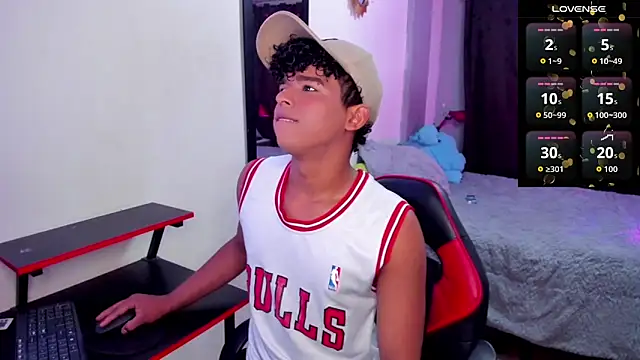 Noah Smith04 online show from October 2025 07:55:01 PM