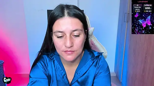 Saskyaa online show from November 2025 01:27:02 AM