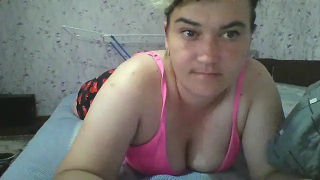 Snapshot of HollyLaBerry chatting on July 2026 10:43:02 AM HollyLaBerry online show from July 2026 10:43:02 AM