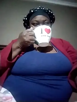 Snapshot of MATUREBUSSTY chatting on March 2025 02:19:01 AM MATUREBUSSTY online show from March 2025 02:19:01 AM