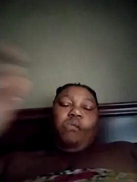 Snapshot of MATUREBUSSTY chatting on September 2025 06:35:01 AM MATUREBUSSTY online show from September 2025 06:35:01 AM