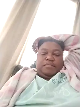 Snapshot of MATUREBUSSTY chatting on October 2025 06:55:02 AM MATUREBUSSTY online show from October 2025 06:55:02 AM