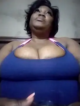 Snapshot of MATUREBUSSTY chatting on May 2026 03:44:02 AM MATUREBUSSTY online show from May 2026 03:44:02 AM