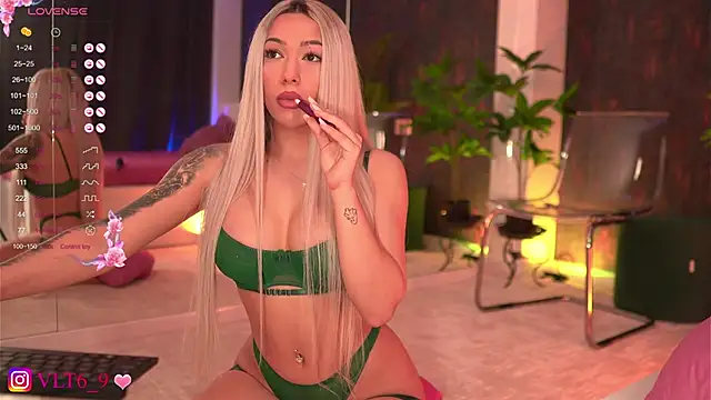 Snapshot of violettabunny03 chatting on February 2025 10:39:02 PM violettabunny03 online show from February 2025 10:39:02 PM