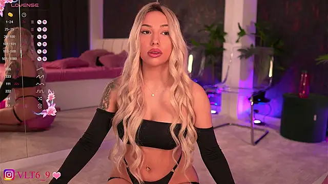 Snapshot of violettabunny03 chatting on March 2025 10:54:01 PM violettabunny03 online show from March 2025 10:54:01 PM