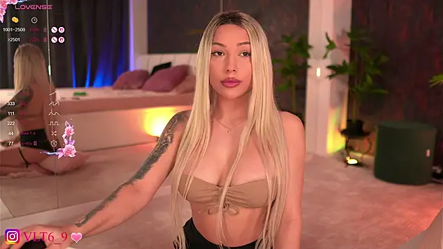 Snapshot of violettabunny03 chatting on March 2025 12:06:02 AM violettabunny03 online show from March 2025 12:06:02 AM