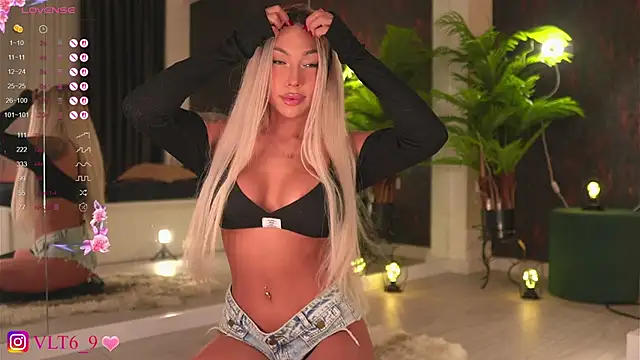 Snapshot of violettabunny03 chatting on November 2025 11:48:02 PM violettabunny03 online show from November 2025 11:48:02 PM