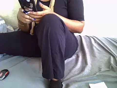 Snapshot of Crystal__Gee chatting on March 2025 07:13:02 AM Crystal  Gee online show from March 2025 07:13:02 AM